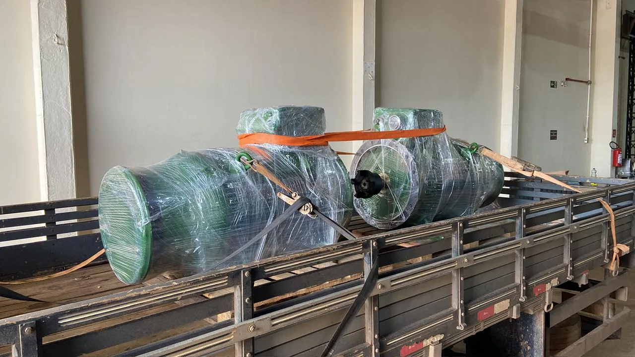 Motores elétricos industriais transportados pela Raetec